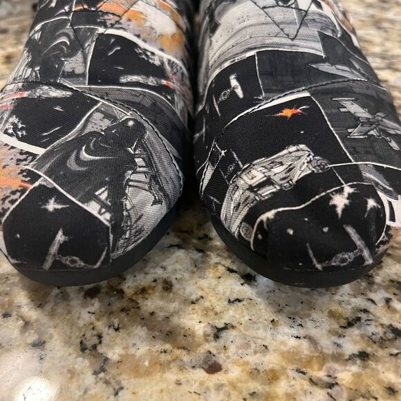 Tom’s x Star Wars loafers size 7.5 - Picture 3 of 11